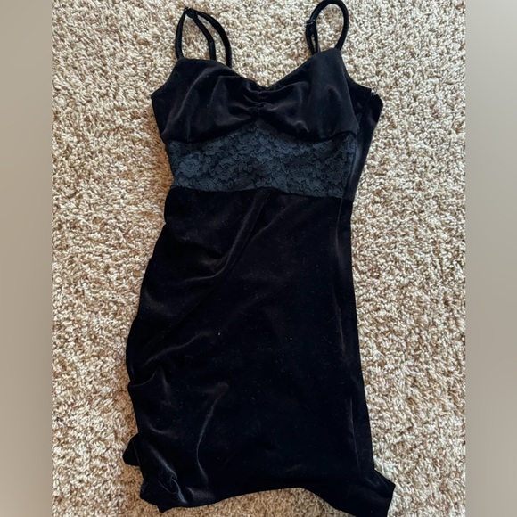 Black velvet mini dress - Picture 2 of 3